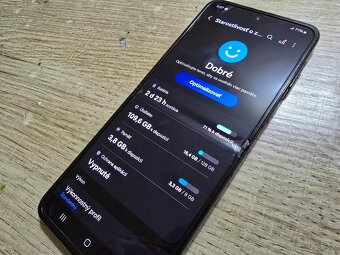 Samsung flip 4 plnefunckny v super stave ma len jemne znamky - 7