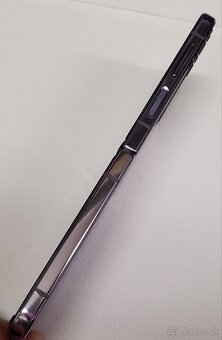 Samsung Galaxy Z Flip 4 - 7