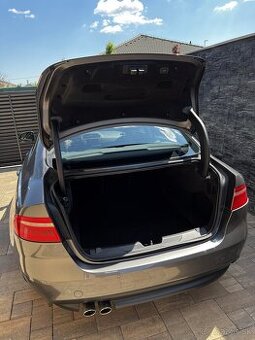 Jaguar XE 2.0 I4D 180k Prestige AT - 7