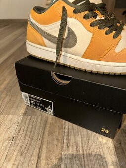 Air Jordan 1 Low SE “Light Curry” - 7