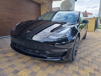 Tesla Performance 4x4 - 7
