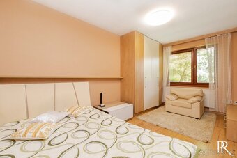 JEDINEČNÝ 5 IZBOVÝ RODINNÝ DOM S BAZÉNOM A KRÁSNOU ZÁHRADOU - 7