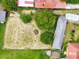 Znížená cena Obývateľný dom pod horou s pekným pozemkom - 7