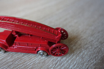 Kovový model hasičov Matchbox No. 9 Dennis Fire Engine - 7