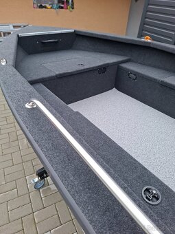 Motorový čln BREMA 435 V - 7