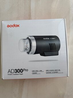 Zableskové svetlo Godox AD300pro, stojan, držiak a softbox - 7