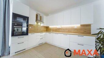 PREDANÉ Trojizbový veľkometrážny byt s terasou, v meste Prie - 7