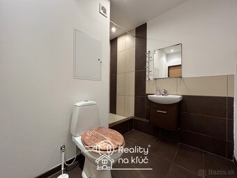 Na predaj zrekonštruovaný 3-izbový byt na Nábrežnej ul. v NZ - 7