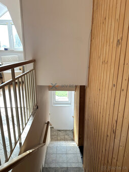 Priestranný 5-izbový rodinný dom s dvoma garážami a záhradou - 7