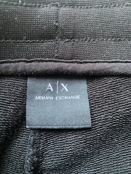 Armani teplaky, Karl Lagerfeld tričko, ponožky Hugo Boss - 7