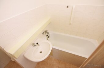 Na predaj kompletne zrekonštruovaná garsónka, Trenčín,balkón - 7