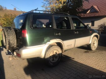 Nissan Terrano 2 2,7 - 7