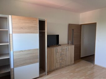PRENÁJOM - Veľký 2 izbový byt s balkónom na VII. sídlisku - 7