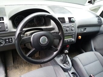 Predam Vw touran v celku na nahradne diely - 7
