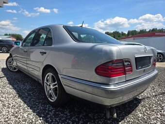Mercedes-Benz E trieda Sedan - 7