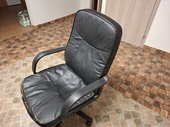 Predám kancelársky/PC stolík a otočné kreslo - 7