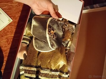 Nerozbalená porcelánová bábika s certifikátom - 7