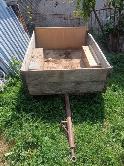 Traktor domácej výroby a vozík. - 7