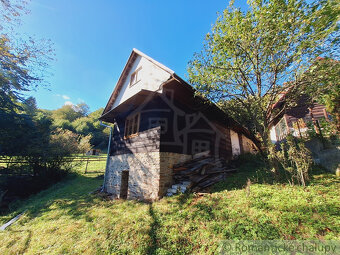 Tradičná zrekonštruovaná drevenica na okraji obce Nesluša. - 7