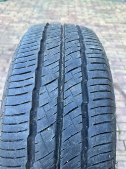 Predám 2 ks pneumatík 205/65 R16C a disk Vivaro, Trafic - 7