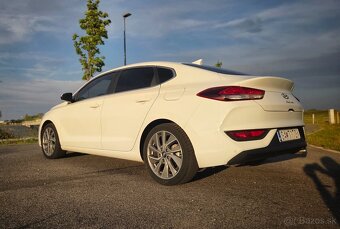 Hyundai i30 fastback 1.6 CRDi Style, Ako nové SR. Serv. Kniž - 7