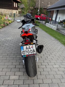 Aprilia RSV4 1099 cm3 2023 - 7
