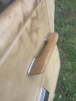 Predám hnedé zadné pravé dvere – Mercedes W123 - piano - 7