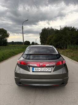 Honda Civic 5DR 1.8 - 7