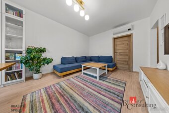 KOMPLETNE ZREKONŠTRUOVANÝ 4-IZBOVÝ BYT V RAČI – IHNEĎ VOĽNÝ - 7