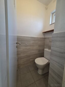 EXKLUZÍVNA PONUKA : Priestranný rodinný dom s garážou , obkl - 7