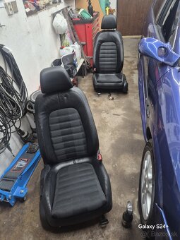 Passat B6 sedačky koža + alcantara top stav - 7