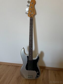 Precision bass by Fender - 7