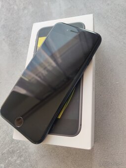 Apple iPhone SE 2020 - 7
