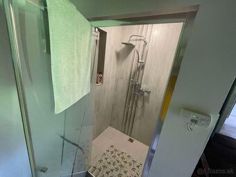 Celoročné obývateľná murovaná chata kúsok od Púchova. - 7