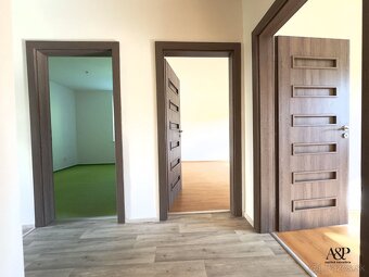 VÝRAZNÁ ZĽAVA NA PREDAJ 4 IZBOVÝ BYT, 84M2, LÚČKY, HOL - 7