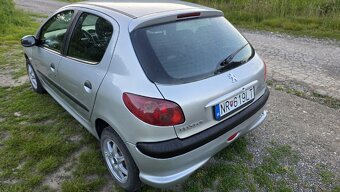 Predám Peugeot 206 1,4 benzín - 7