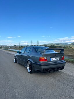 BMW e36 sedan 320i - 7