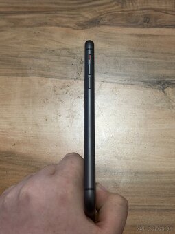 Predám Apple IPhone 11 128GB Black Stav Nového Telefónu - 7