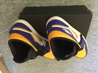 Air Jordan 1 Mid - 7