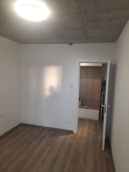 Ponúkame na prenájom luxusný, priestranný, 2 izbový byt s k - 7