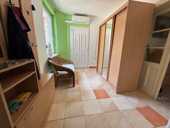 Na predaj rodinný dom, 2x garáž, pozemok o výmere 570m2 - ob - 7