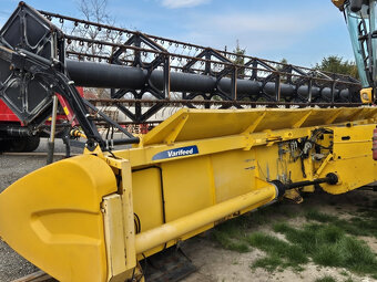 Kombajn New Holland CR 9080 - 7