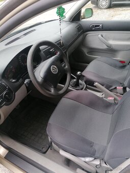 Predám Golf 4 1.6 Hatchback 2001 77kw benzín - 7