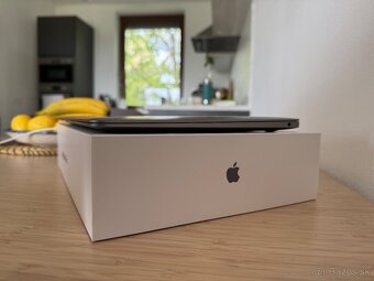 Predám MacBook Air 13" 2018 i5, 256GB, 8GB RAM - 7