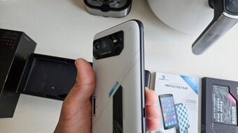 Asus Rog Phone 6 - jemná puklina - 7