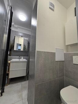 Prenájom klimatizovaného 2.5 izbového bytu na 5. poschodí vo - 7