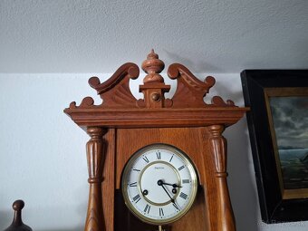 Predám funkčné nástenné hodiny Franz Hermle Germany polbicie - 7