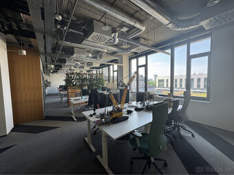 Prenájom samostatného kancelárskeho traktu 867 m² pri nábrež - 7