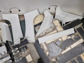 STROPNICA SKODA OCTAVIA 2 OBLOZENIA STLPIKOV SVETLA PLASTY - 7