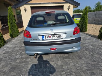 Predám Peugeot 206 1.4 benzín 118000km - 7
